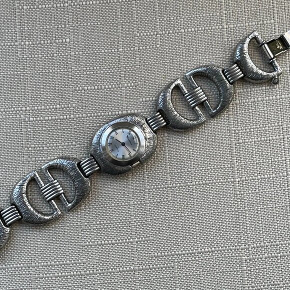 Vintage Vendome Women Wristwatch Silver Tone Analog Handwinding 7 Jewels Watch - Picture 9 of 12